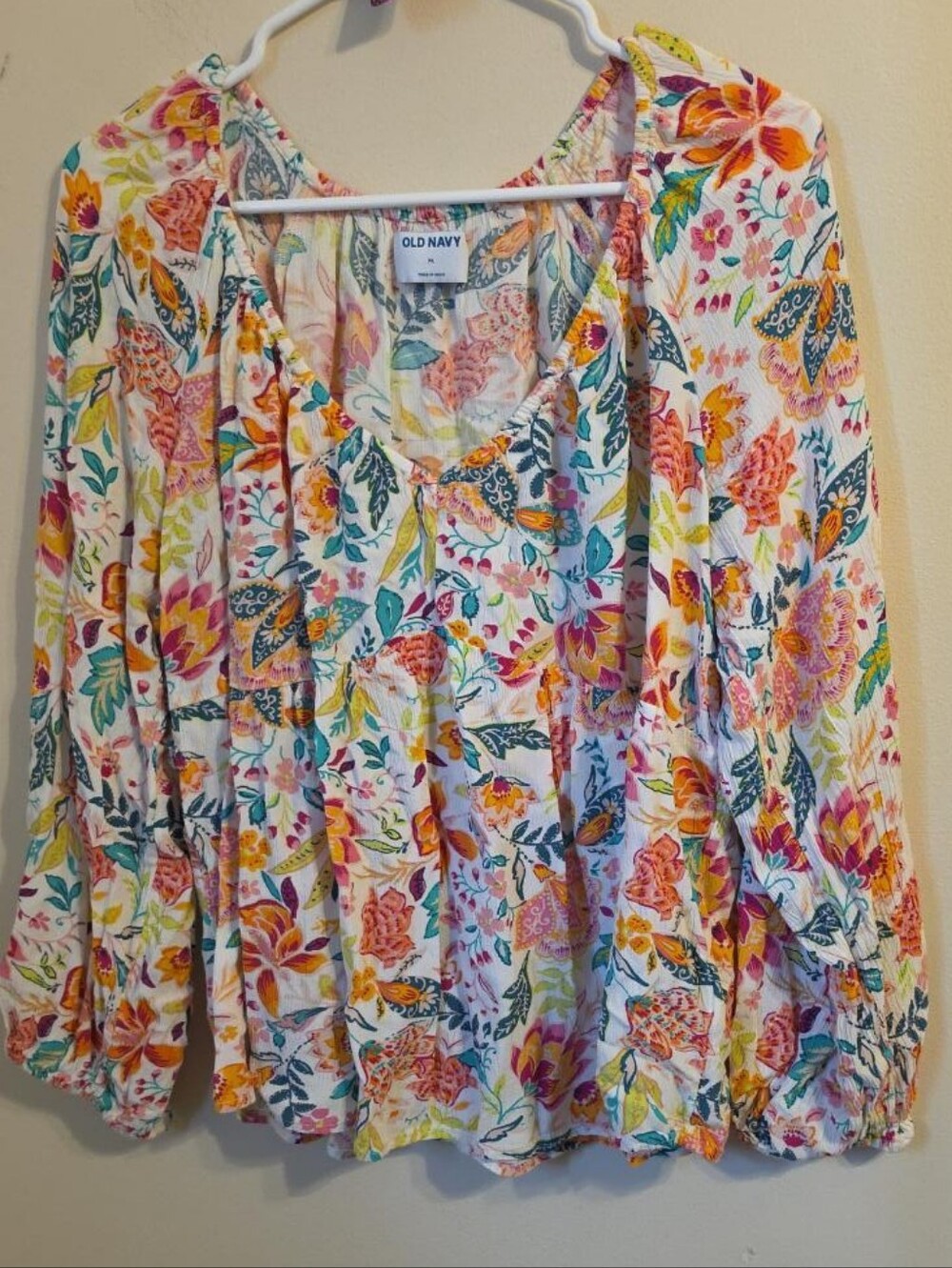 Old Navy Floral V Neck Balloon Sleeve Blouse. In EUC - Picture 2 of 7
